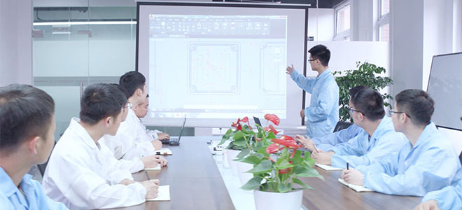 以客戶為中心，達(dá)到并超越顧客的要求